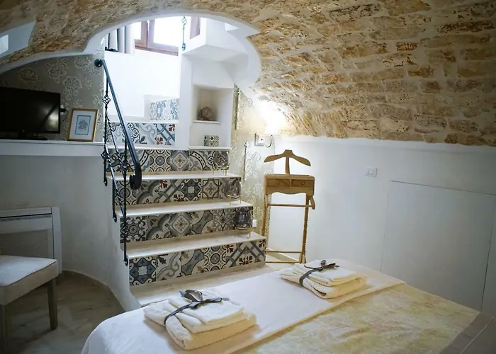 Home 5 - Giu In Dimora